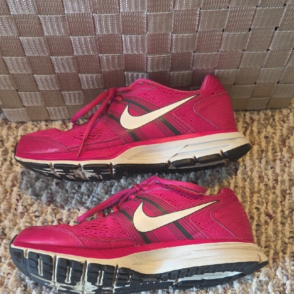Nike Women's Pink and White Athletic Shoes - Picture 5 of 9